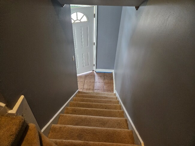 Building Photo - 1903 Rosary Dr