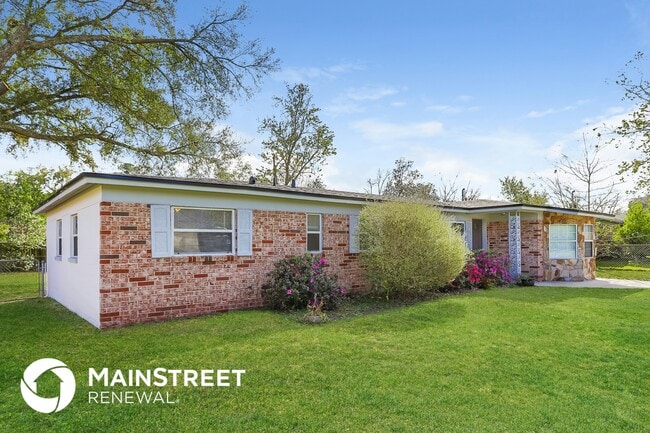 Building Photo - 8360 Red Holly Ln