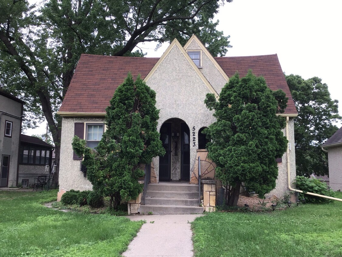 Foto principal - 5223 Bloomington Ave