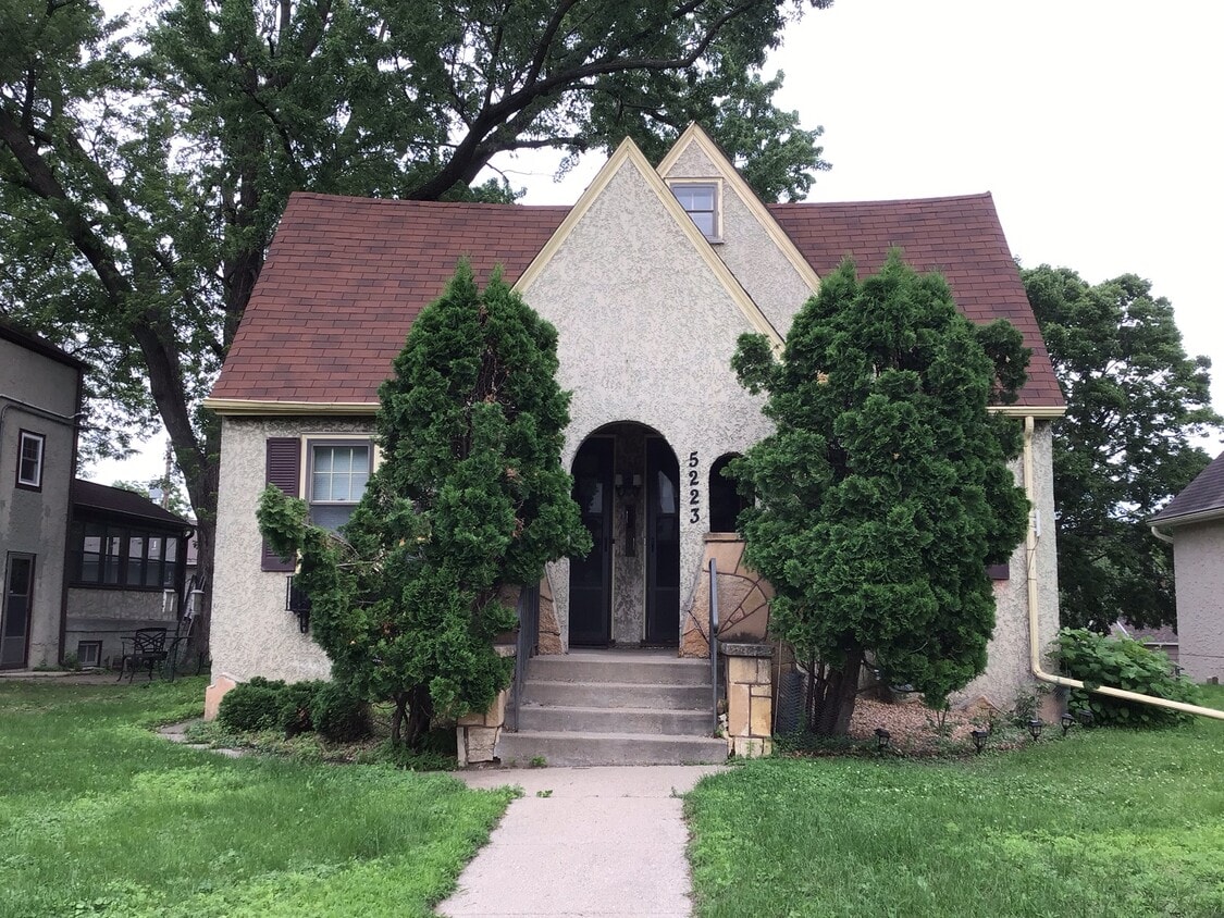Primary Photo - 5223 Bloomington Ave