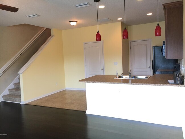 Building Photo - 2755 Hollybrook Ln