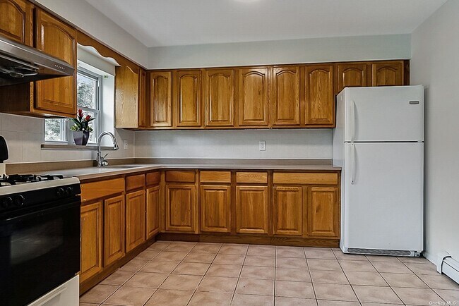 Foto del edificio - 41-43-43 Little Neck Pkwy