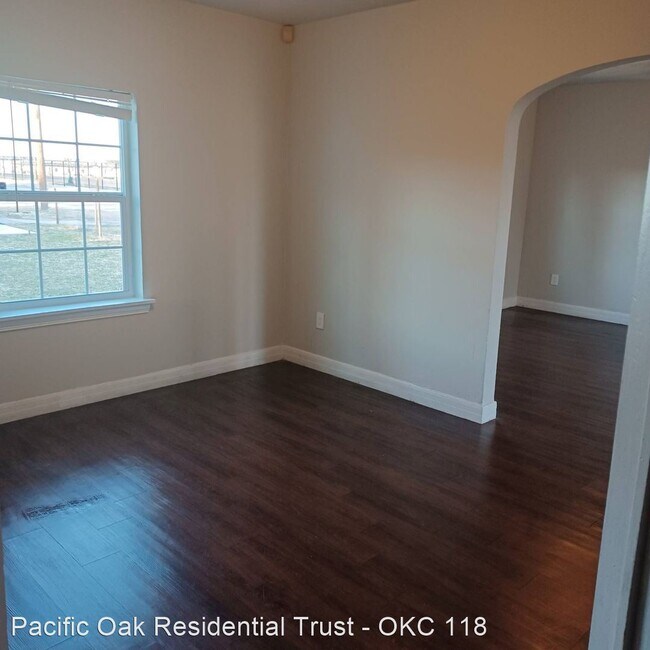 Building Photo - 3 br, 1 bath House - 2425 NE 24th St