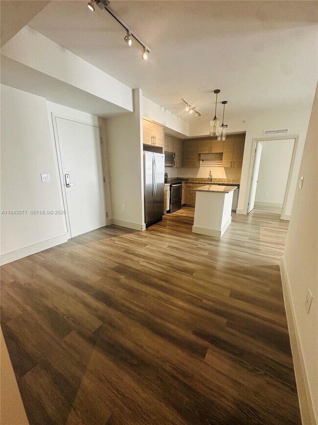 Foto del edificio - 817 SE 2nd Ave