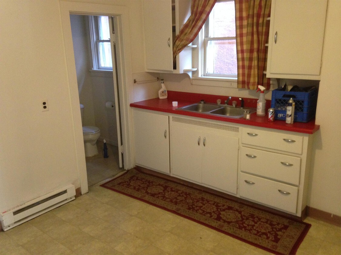 Primary Photo - 530 E Adams St