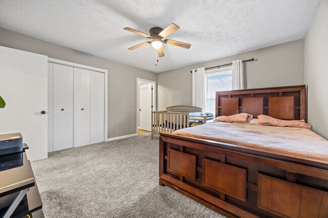 Foto del edificio - 38 Hallmark Dr