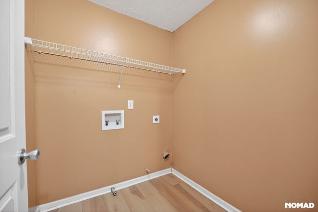 Building Photo - 395 Lamont Ln