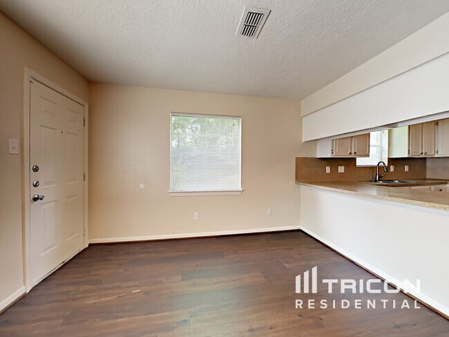 Foto del edificio - 7022 Sandy Knolls Dr