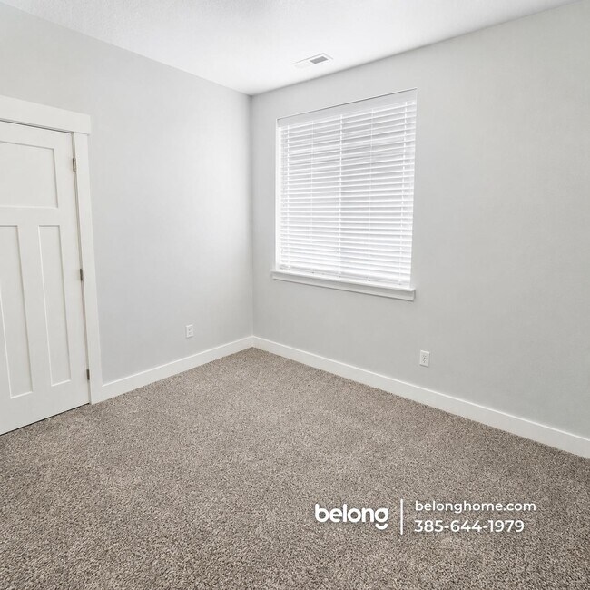 Building Photo - 702 N 380 W