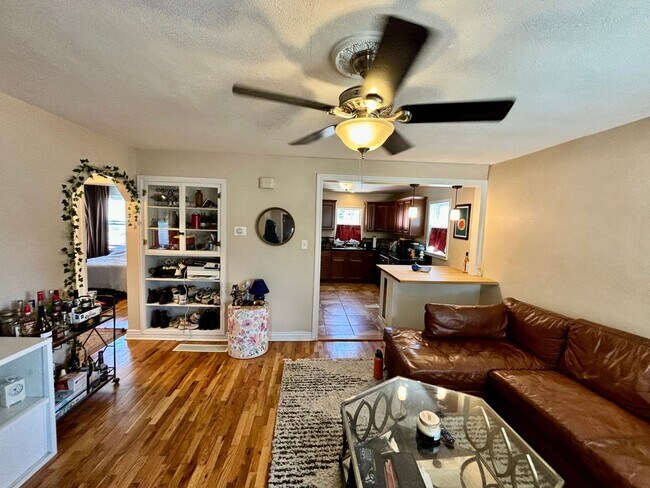 Foto del edificio - 318 Scott Ave