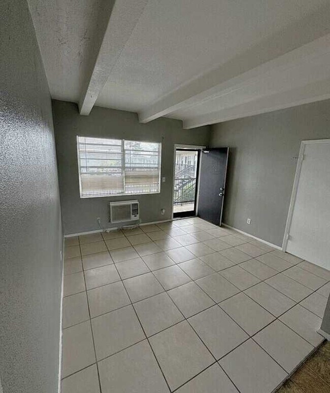 Foto del edificio - 5261 Alhambra Dr