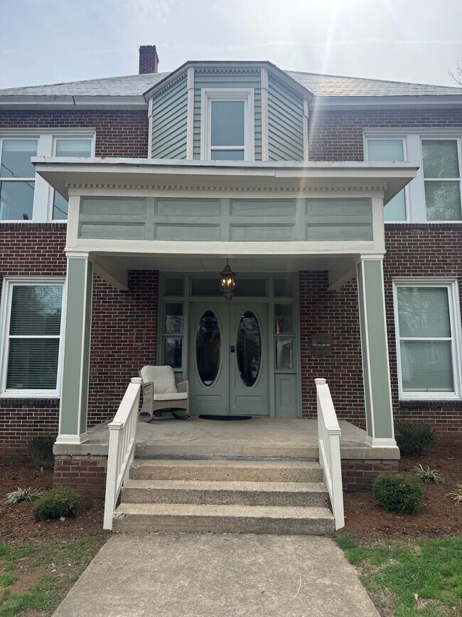 Foto del edificio - 709 S Church St