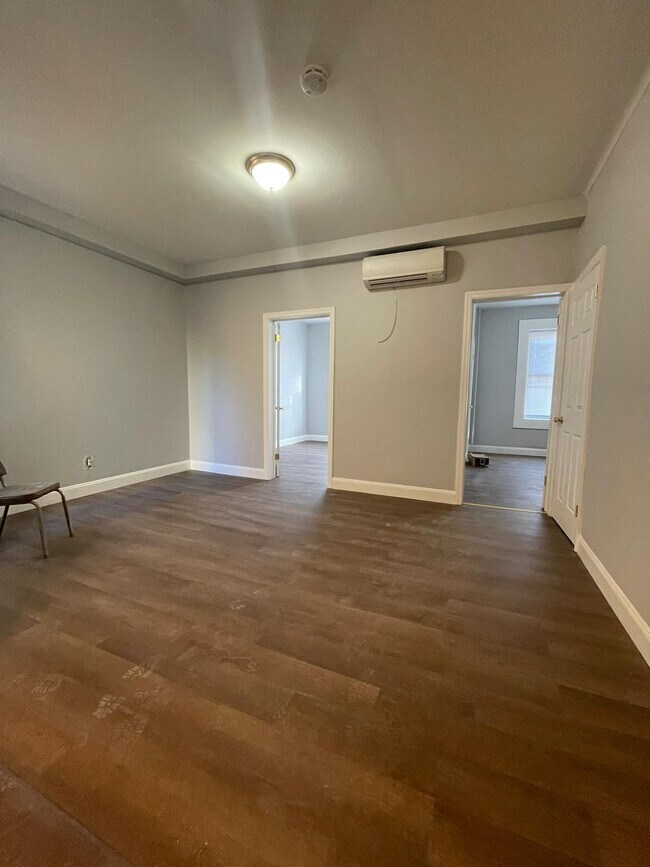 934 Pavonia Ave 5 - 937 Pavonia Ave