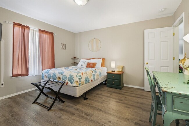 Foto del edificio - 7302 Bay Meadows Dr