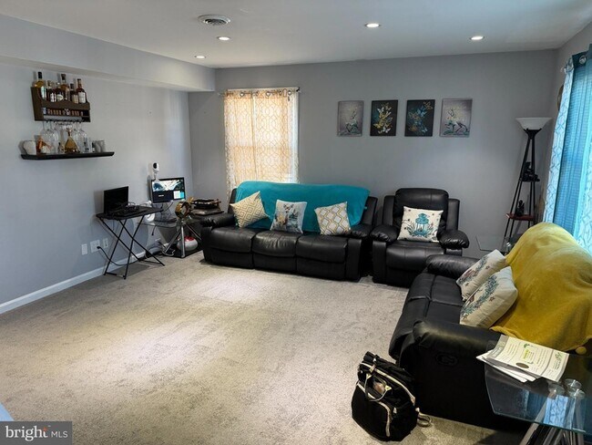 Foto del edificio - 127 Dory Ct