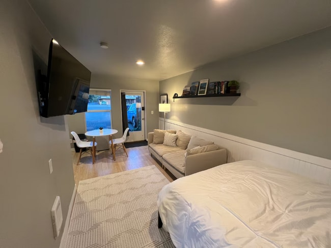 Building Photo - 2504 Bridgeport Way W