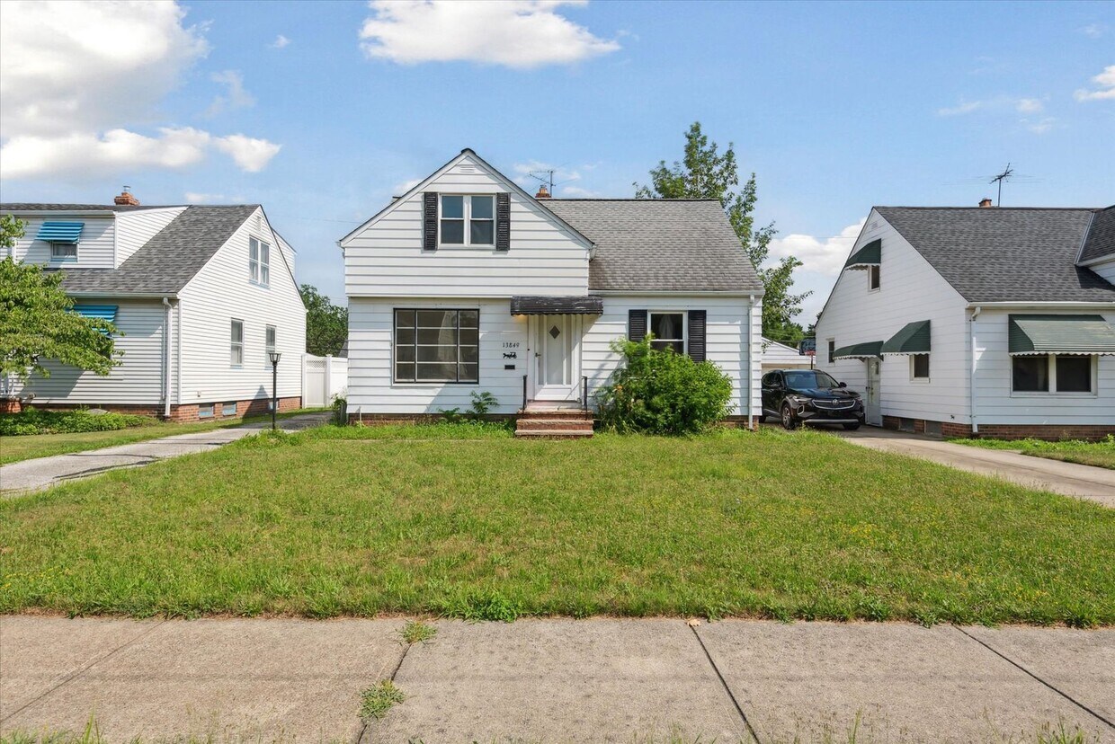 Primary Photo - 13849 Shady Oak Blvd