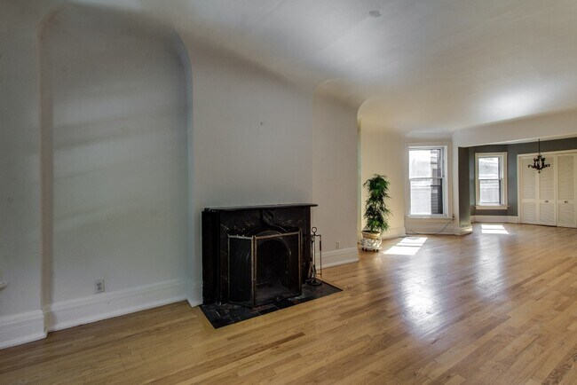 Building Photo - 2216 N Cleveland Ave