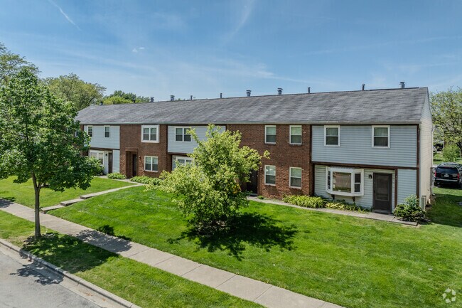 Building Photo - Cross Country Townhomes