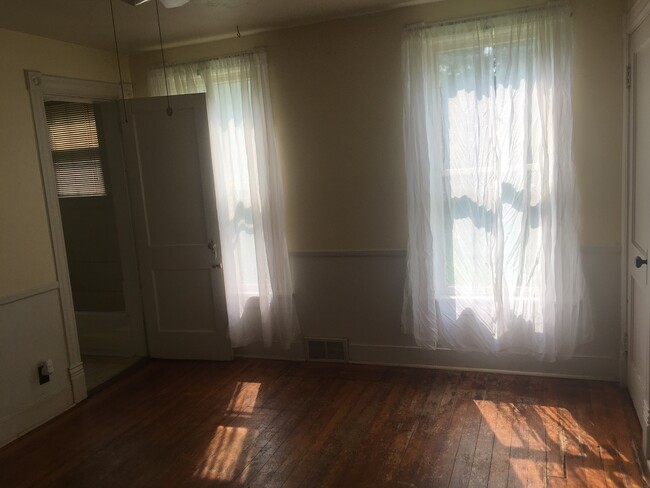 Dining room - 220 North St W