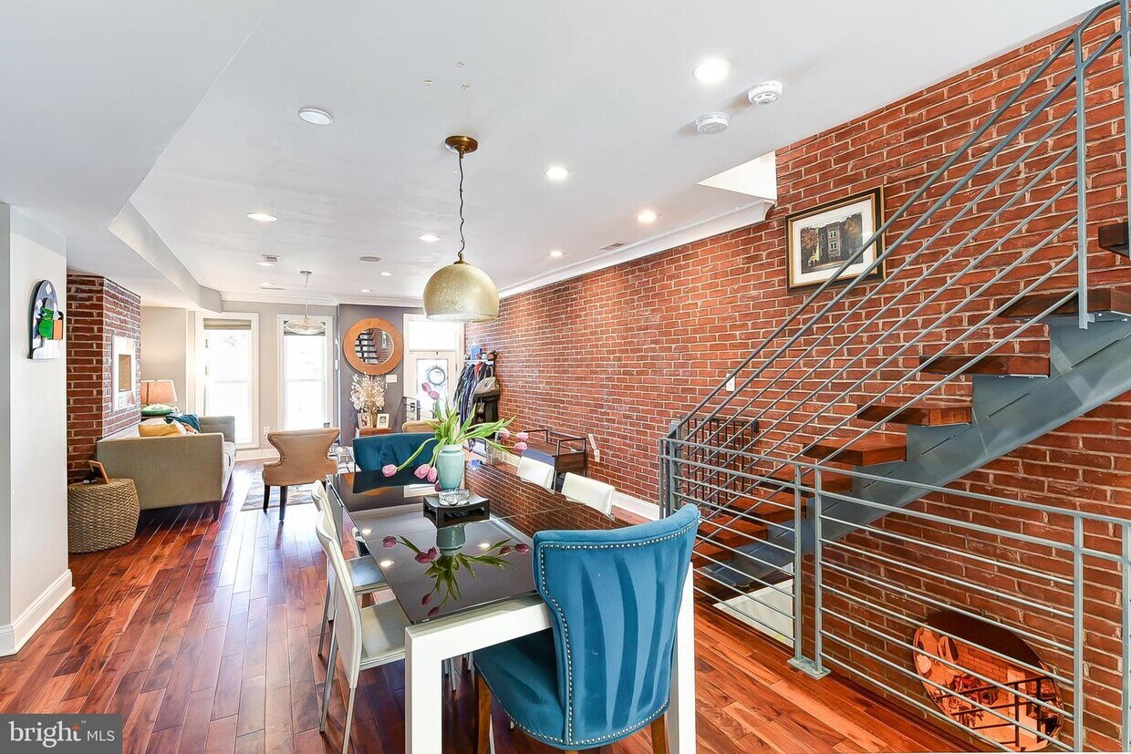 Primary Photo - 335 8th St NE