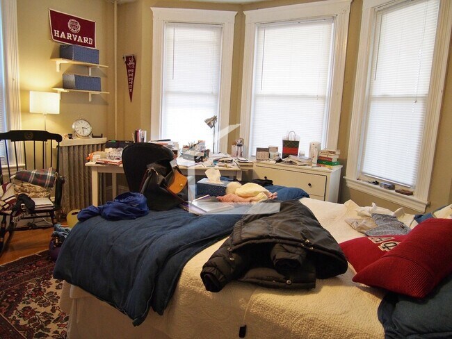 Foto del edificio - Gorgeous four bedroom two bath apartment