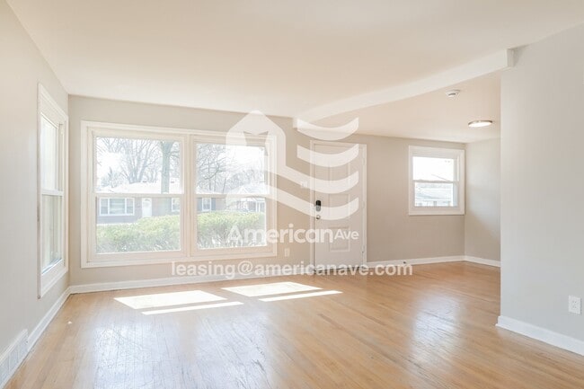 Building Photo - 320 St Eugene Ln