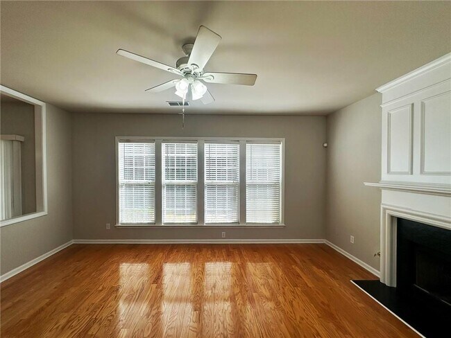 Building Photo - 225 Friars Head Dr NE