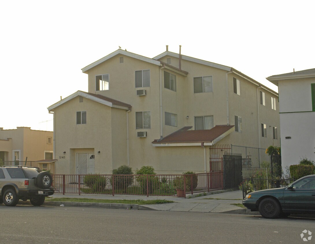 Foto del edificio - 1143 N Bronson Ave