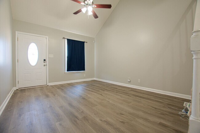 Foto del edificio - 1701 Autumnwood Blvd