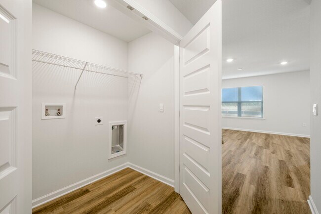 Foto del edificio - 5033 Rivergrass Dr