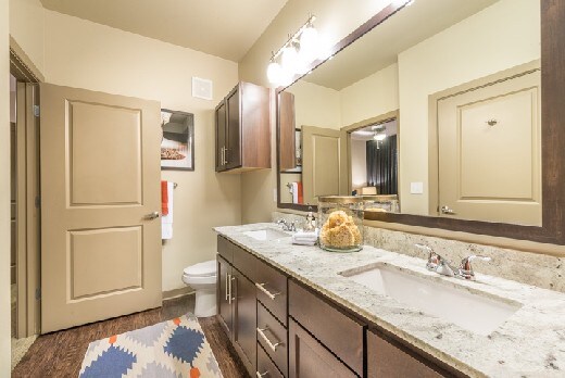 Fotografía del edificio - 2713 Azalea Ave