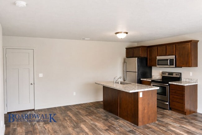 Foto del edificio - Large Herriman 3 Bed 2 Bath Town Home!
