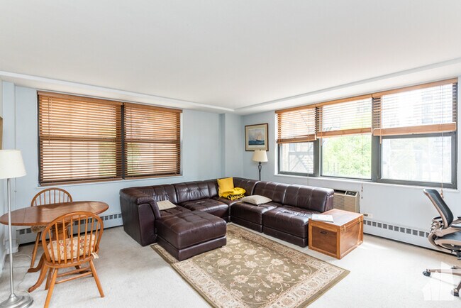 Building Photo - Spacious 1 bedroom condo with doorman & GY...