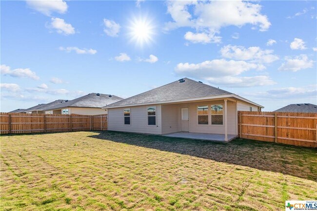 Building Photo - 1605 Mesa Verde Dr