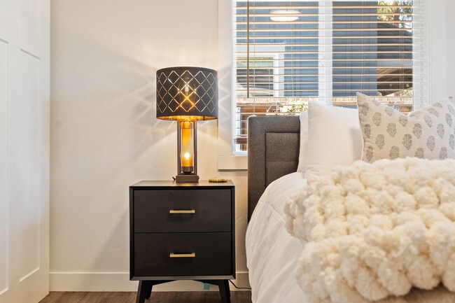 Building Photo - 1545 NW 5th St