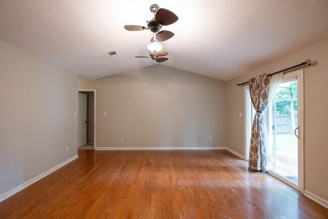 Building Photo - 4679 Inisheer Dr