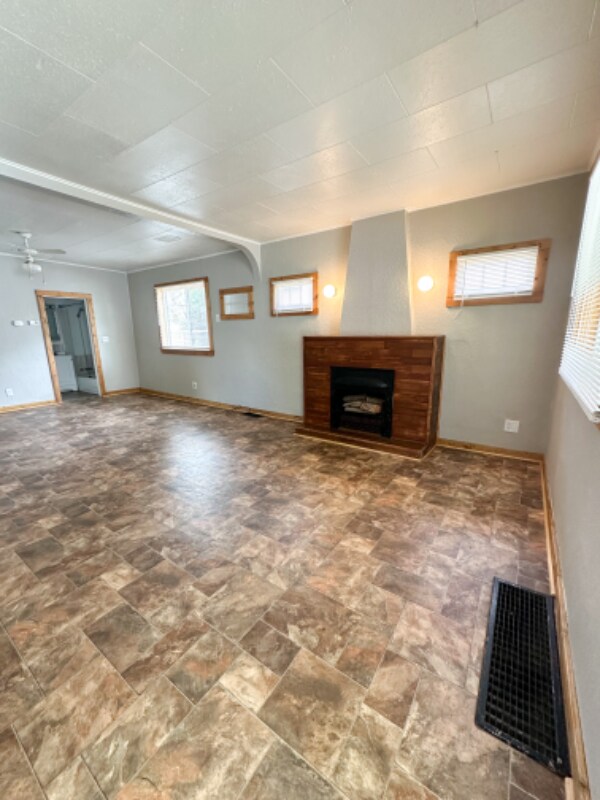 Foto del edificio - 30 Custer Ave