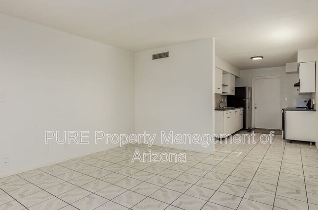 Building Photo - 664 S Mesa Dr