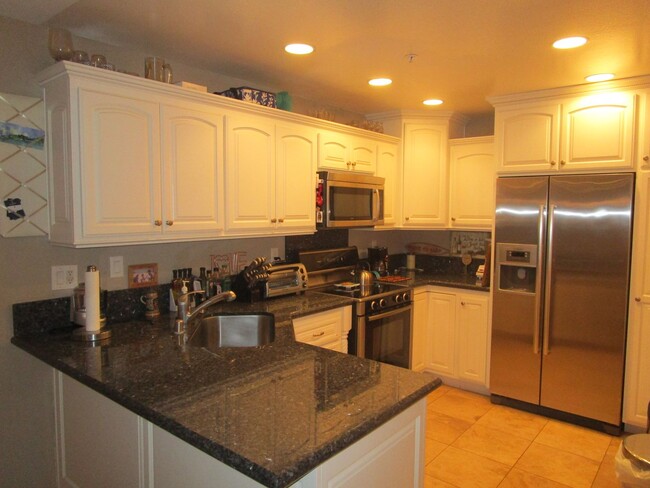Foto del edificio - Right on PCH! Welcome to Faire Rivage Comp...