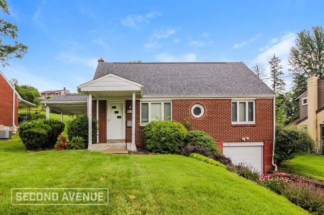 Building Photo - 136 College Park Dr