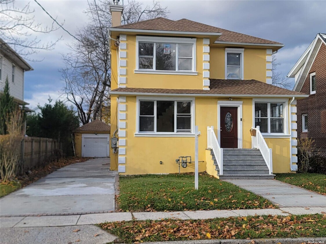 1278 Sturlane Pl, Hewlett, NY 11557 House Rental in Hewlett, NY