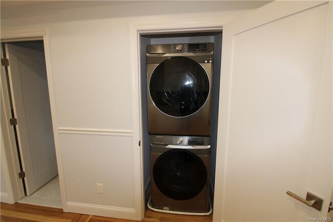 Foto del edificio - 656 Sherman Ave