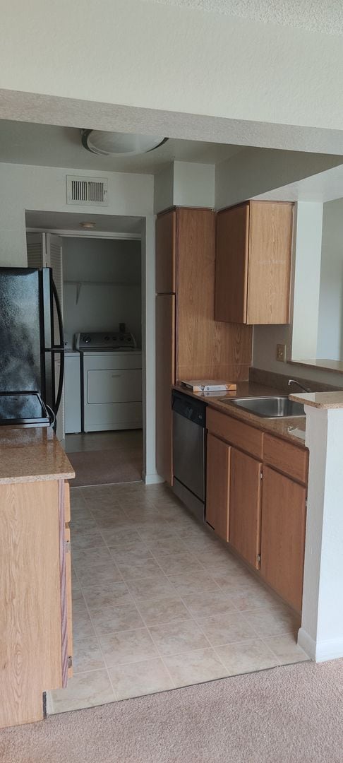Building Photo - Lexington Place - 1134