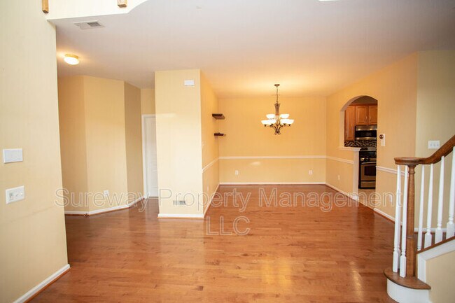Building Photo - 42 Tudor Ct