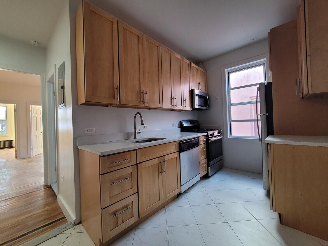 Foto principal - 2883 E 195th St