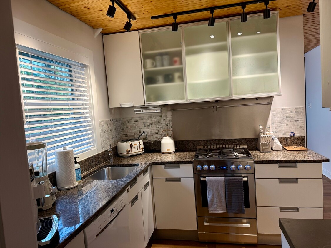 Foto principal - 521 N Oak St