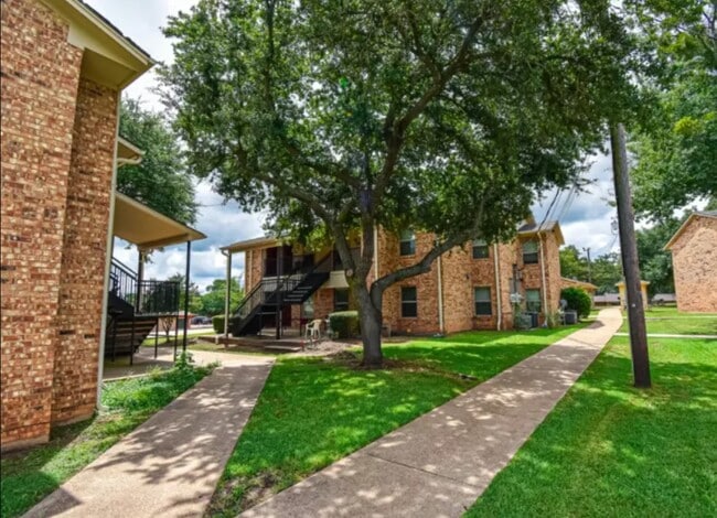 Building Photo - 160 Gibson Rd