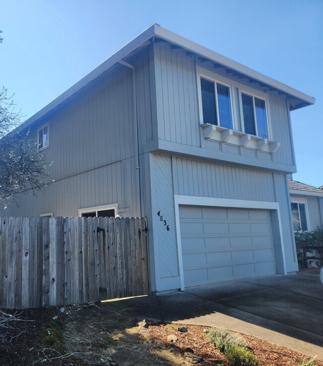 Foto del edificio - 4836 Parktrail Dr