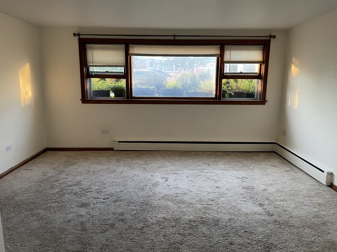 Living Room 1 - 5643 W Montrose Ave